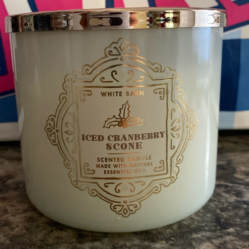 Bath & Body Works 3-Wick candles Iced Cranberry Scone
